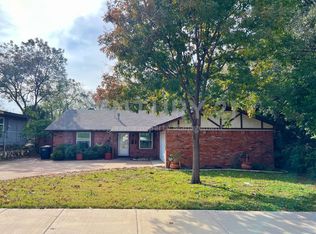 3920 Sanguinet St, Fort Worth, TX 76107