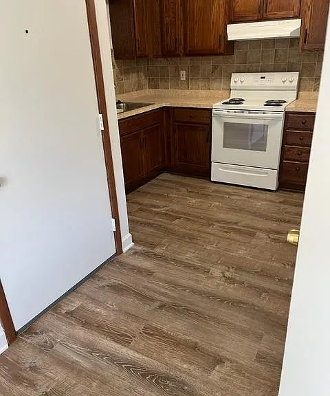 Meadowlawn Apartments — Photo 7