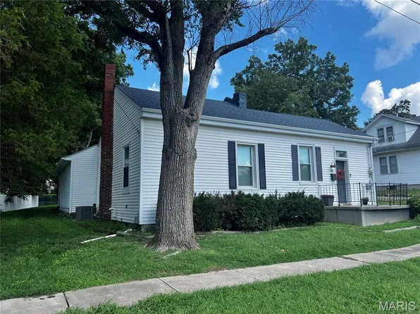 404 S Main St, Waterloo, IL 62298