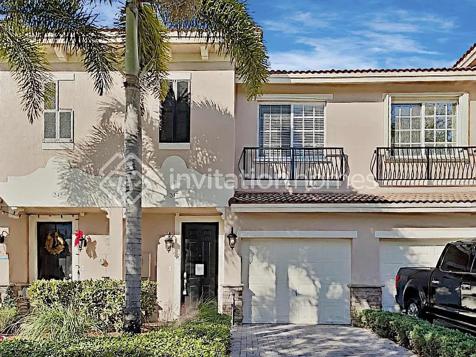 247 Las Brisas Cir