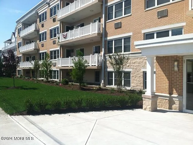 1 bed, 648 sqft, $1,960 — Photo 3