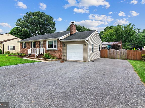 3rd image of 1453 Evergreen Rd