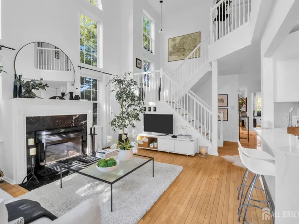 6 Clark Ct, Basking Ridge, NJ 07920