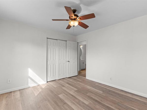 223 Cool Valley Dr, Fenton, MO 63026