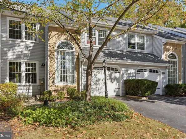 348 Carmen Dr, Collegeville, PA 19426