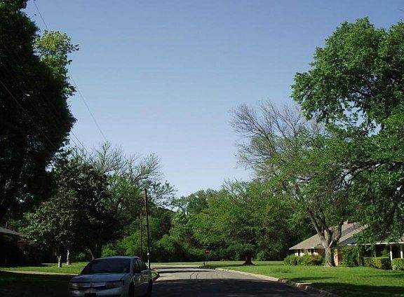 4th image of 3429 Holliday Dr