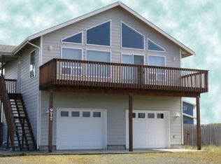 977 Sand Dollar Pl, Ocean Shores, WA 98569