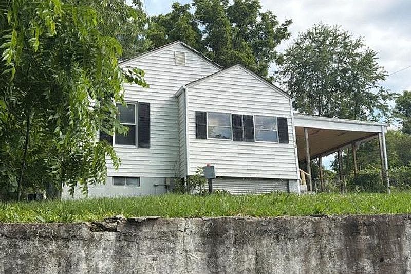 1st image of 413 Cypress St