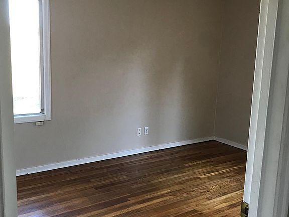 2nd image of 7 Meadow Ln
