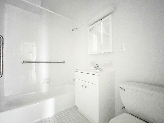 5th image of 42 E Sidney Ave #9P