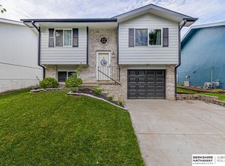 1947 NW 54th St, Lincoln, NE 68528