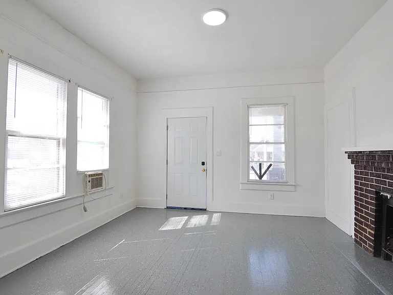 4918 N Main St — Photo 3