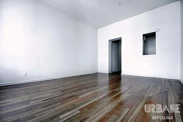 Rented by Urbane Brokerage | media 9