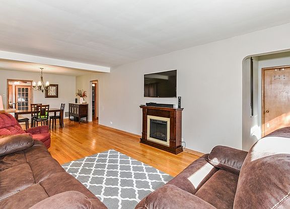 4th image of 9148 S Central Park Ave