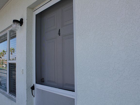 4th image of 651 Palm Dr APT E4