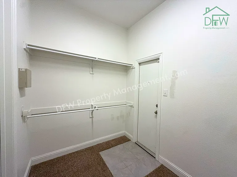 302 Julia Ln — Photo 14