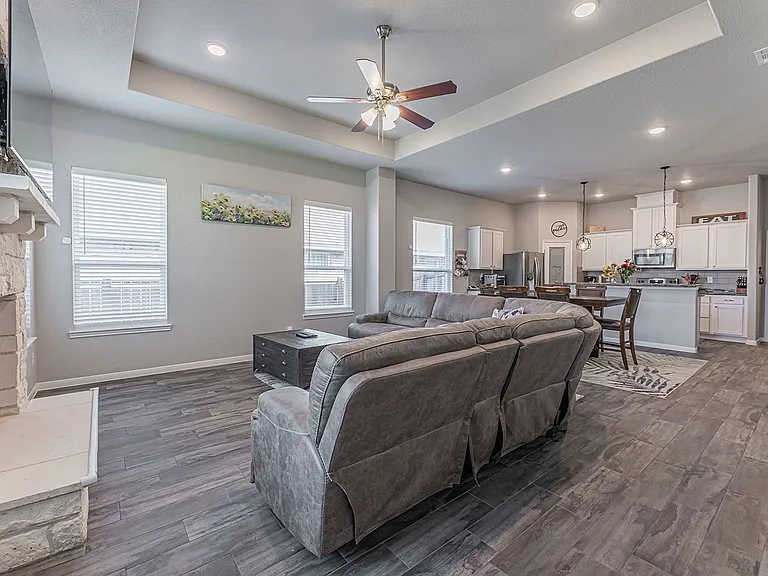 810 Earp Dr — Photo 16