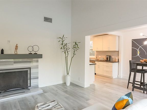 5th image of 6828 Encino Ave