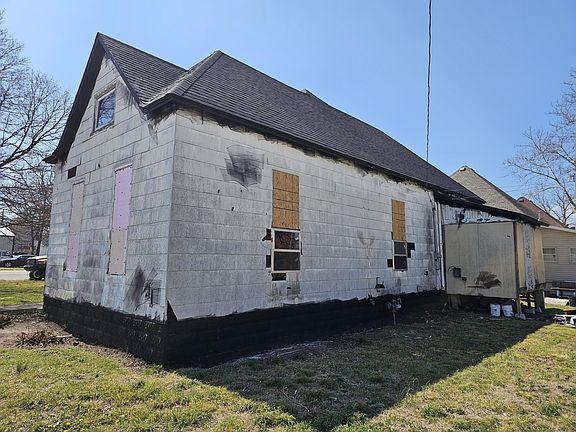 3rd image of 135 E Locust Street