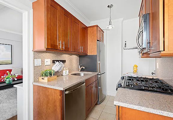 4th image of 240 E 79th St APT 16C
