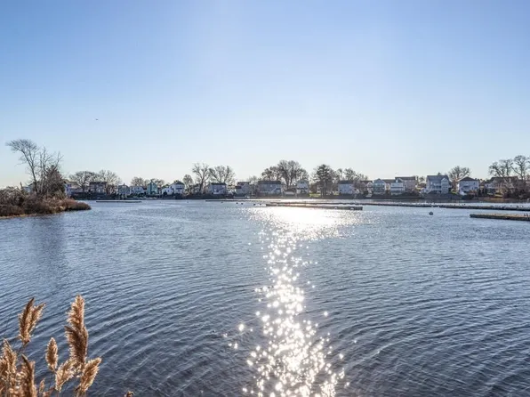 2 McDewell Ave APT 4, Danvers, MA 01923