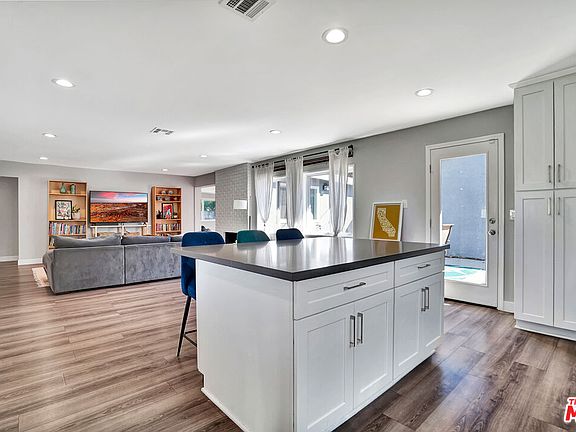 4th image of 8008 McLaren Ave