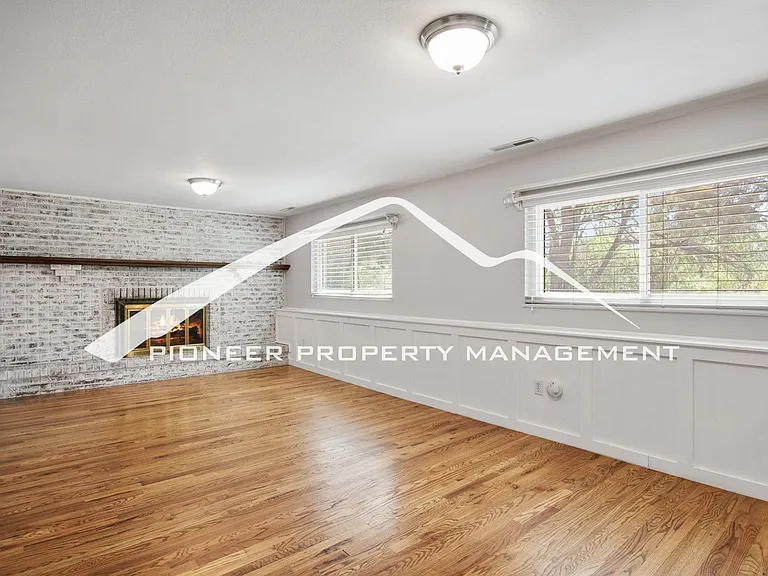 223 Dolomite Dr — Photo 8