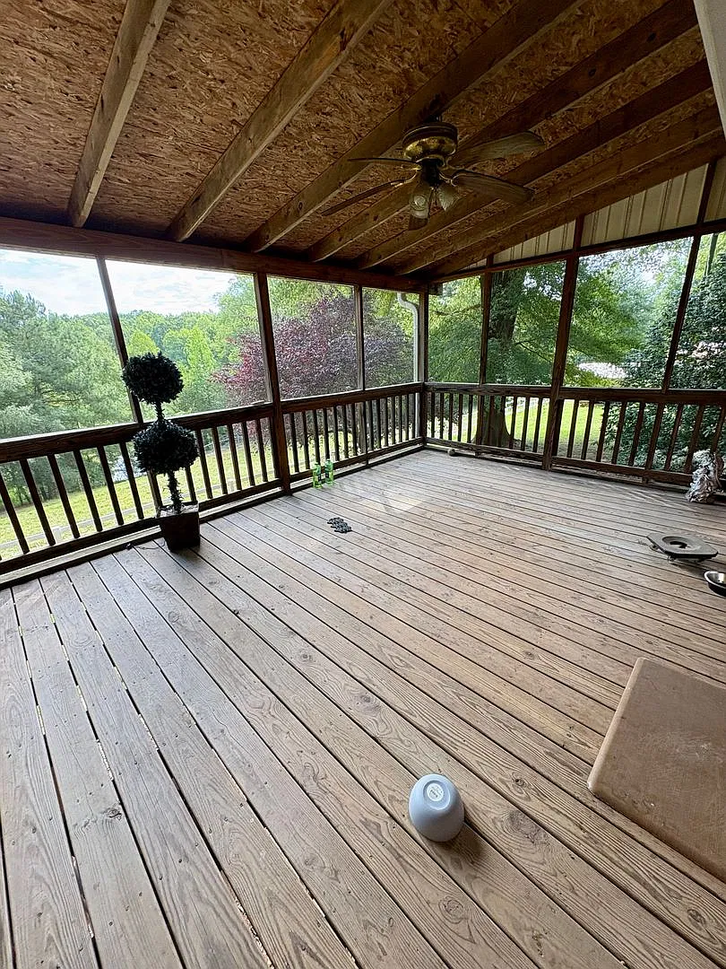 3 Bedrooms | 2 Bathrooms | $1,600/Month | $1,600 Security Deposit — Photo 3