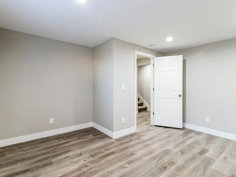 399 W 2325 N — Photo 10