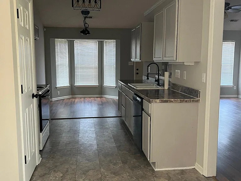 7414 Sparkleberry Dr — Photo 31