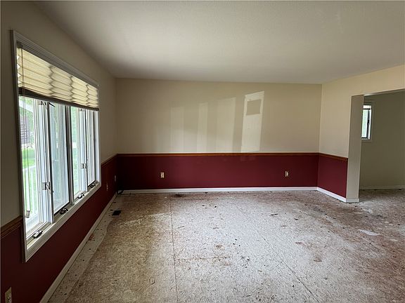 3rd image of 2 Blakeridge Pl