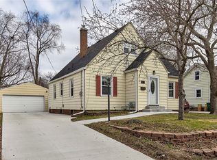 7111 Monroe Ct, Urbandale, IA 50322