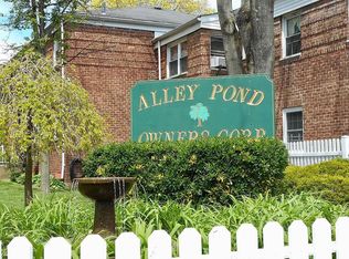 230-01 Grand Central Pkwy #2B, Oakland Gardens, NY 11364