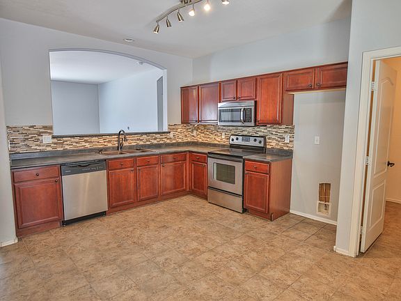 4th image of 39347 N Laura Ave