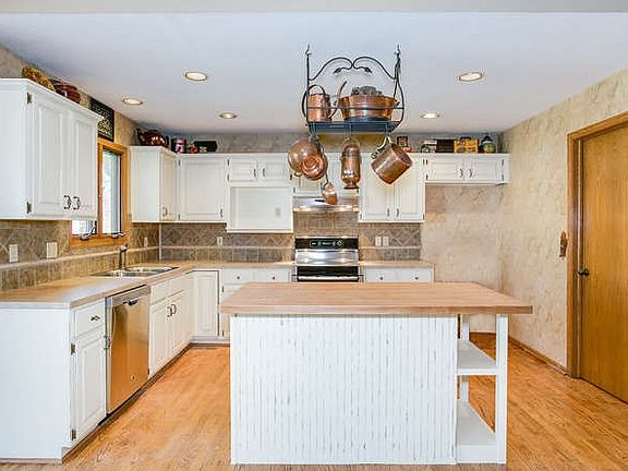 5th image of 220 Dogwood Ct