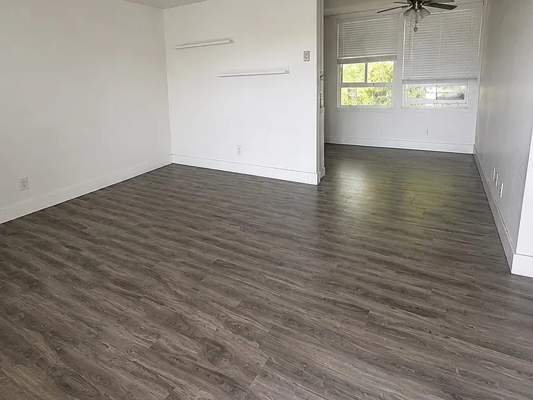 279 Moss St #28 — Photo 2