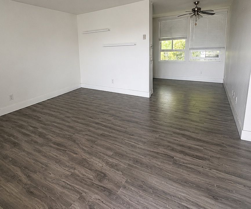 2nd image of 279 Moss St Unit 28