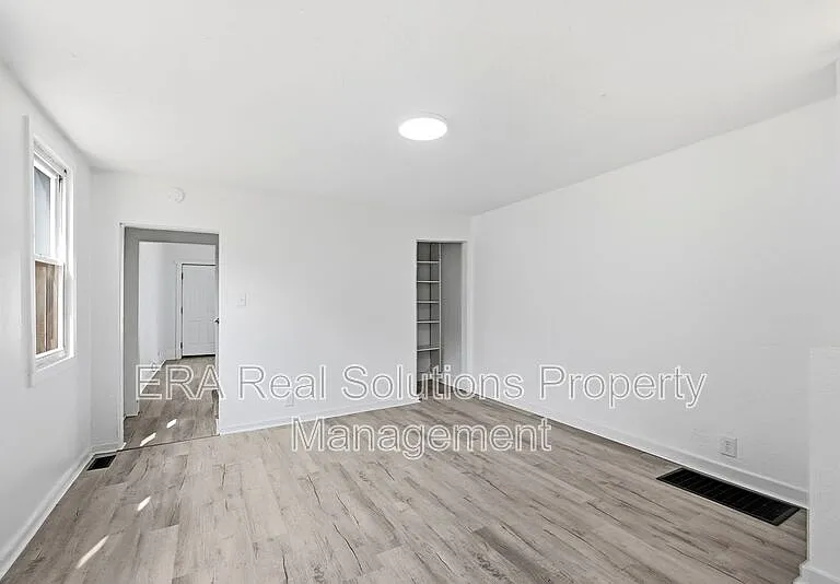 150 S Cypress Ave — Photo 17