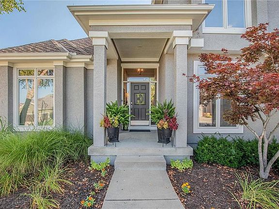 3rd image of 8107 Forest Park Dr