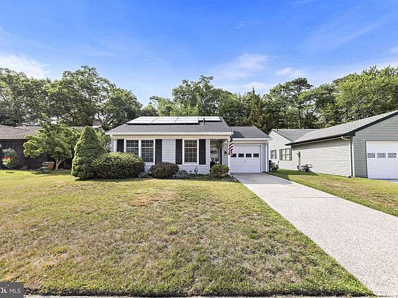 5th image of 227 Lexington Dr