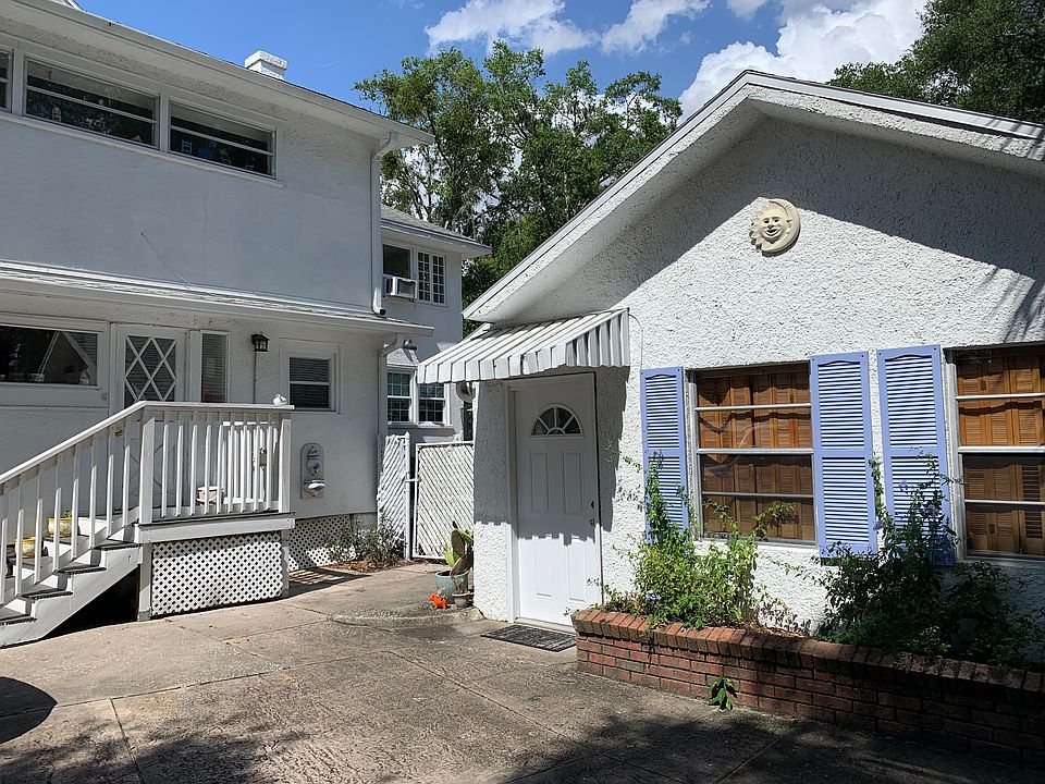 Cottage next to main house