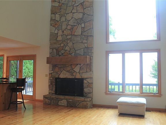 4th image of 310 Prospect Dr