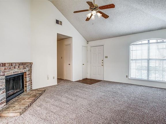 2nd image of 733 Lake Bluff Dr