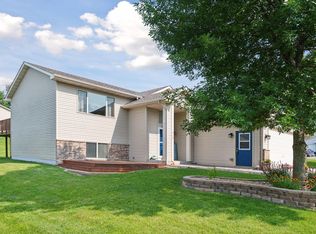 917 Steamboat Ln, Montrose, MN 55363