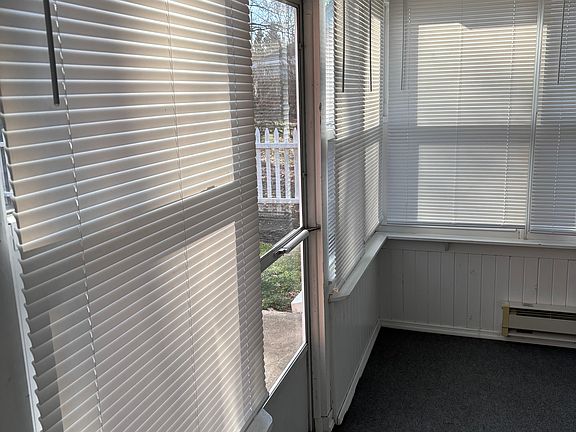 3rd image of 136 Westhaven Dr