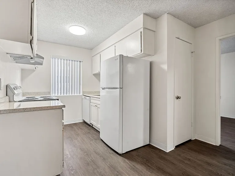 Clayton Crossing Apartments — Photo 23