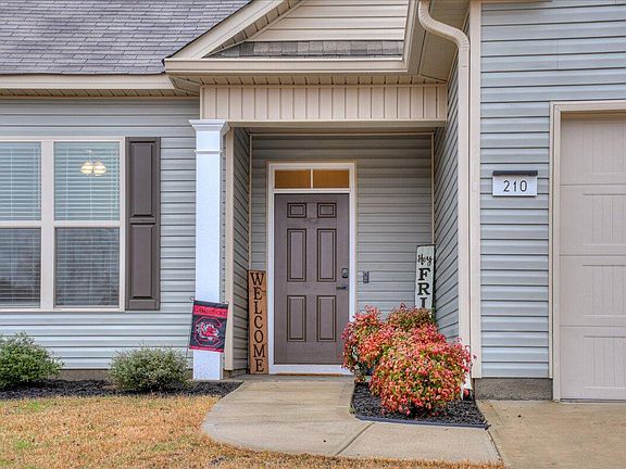 4th image of 210 McDuffie Cir