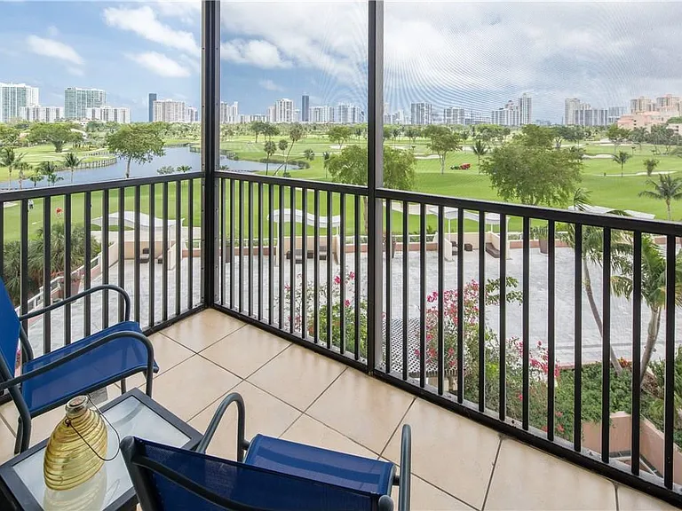 20379 W Country Club Dr #638 — Photo 2