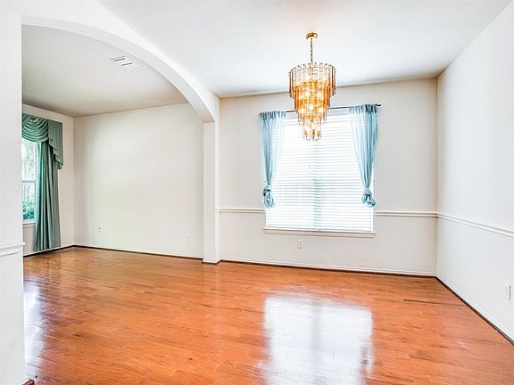 3rd image of 5136 Postwood Dr