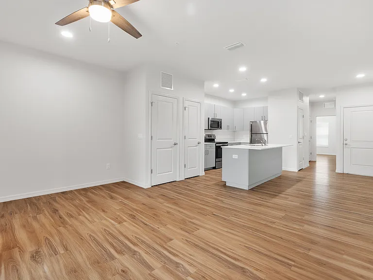 Legacy Oaks Apartment Homes — Photo 16